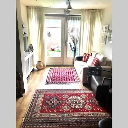 Chez Nayla Bovenkarspel