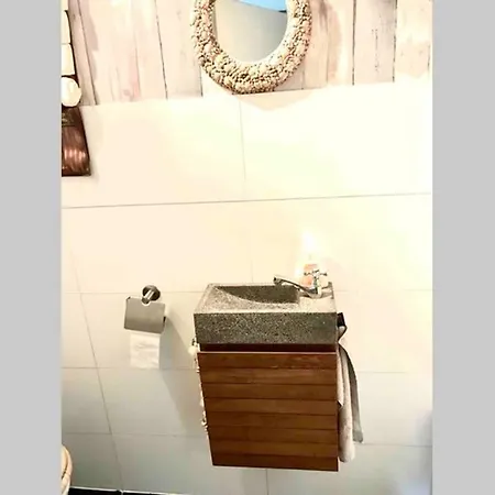 Chez Nayla Bovenkarspel